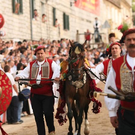 Appartamento Apartman Luka Sinj Esterno foto