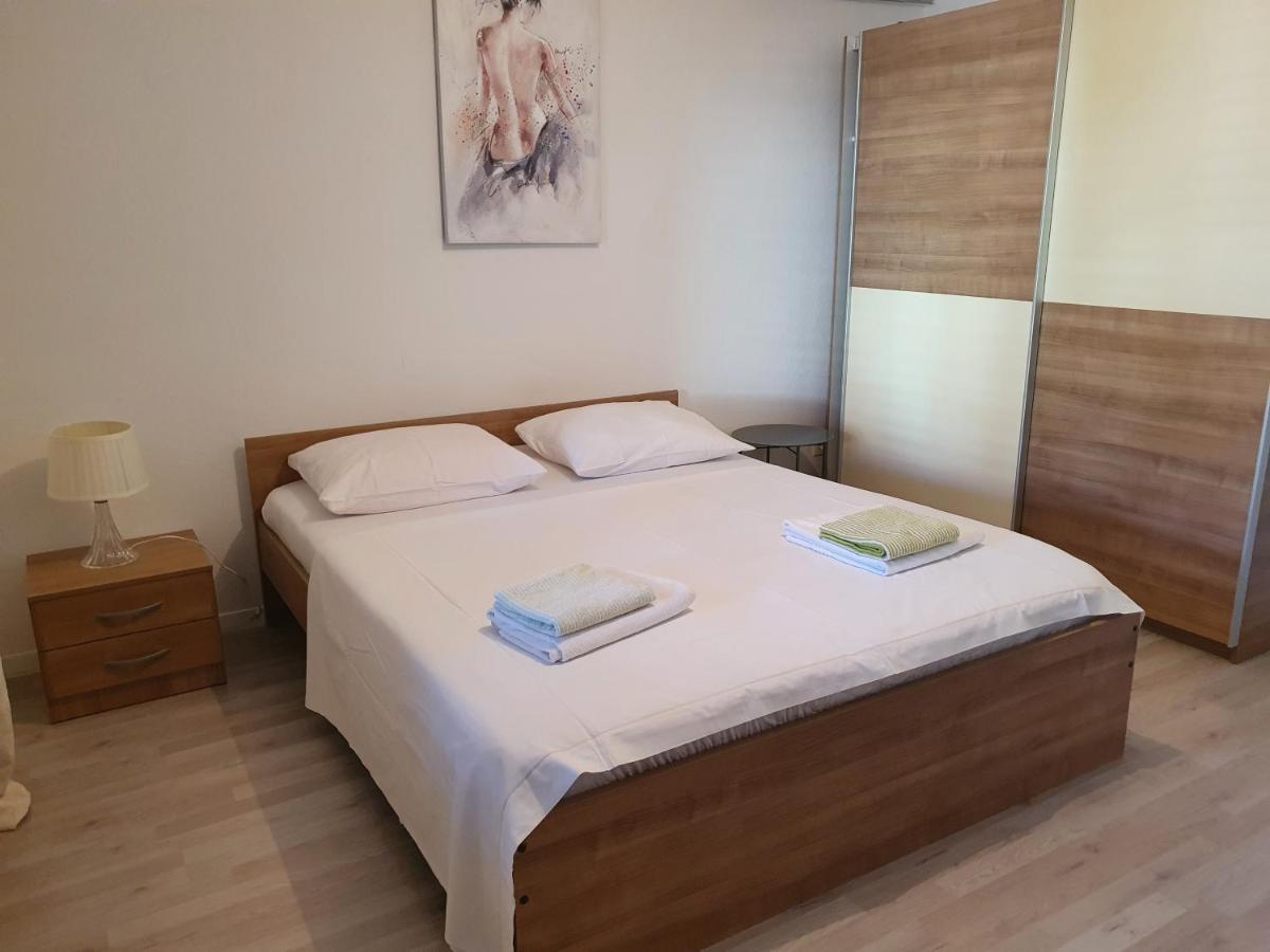 Appartamento Apartman Luka Sinj Esterno foto