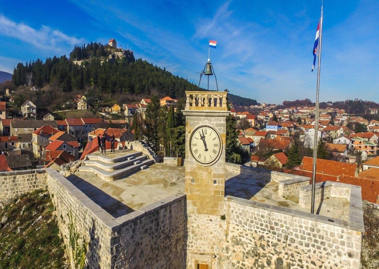 Appartamento Apartman Luka Sinj Esterno foto