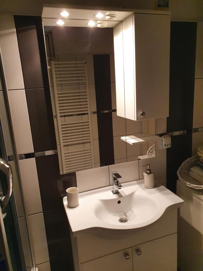 Appartamento Apartman Luka Sinj Esterno foto